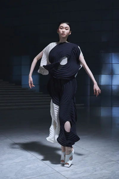 Look 30